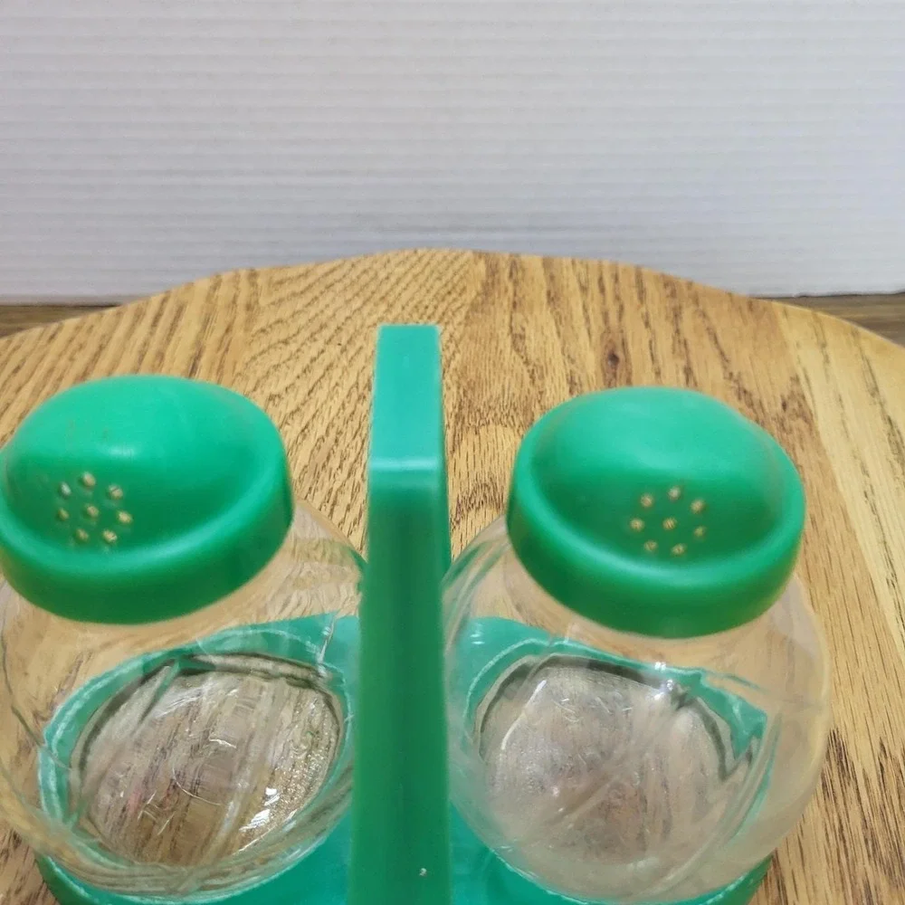 VTG 1950s Hazel Atlas Clear Glass Salt & Pepper Shakers Set Retro Green Plastic